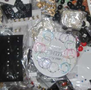 LOT 500 PAIRES BOUCLES D OREILLES FANTAISIE