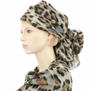 Foulard léopardé avec des cœurs