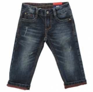 Jeans avec des plis et effet délavé