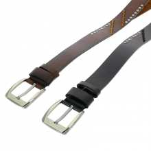 Ceinture en cuir ornée de clous avec boucle ardillon en métal