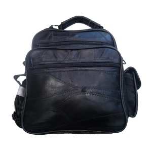 Sacoche noire en cuir avec poche côtée