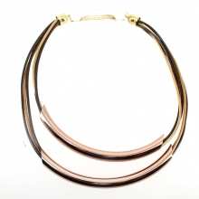 Collier multirang avec barrette en métal