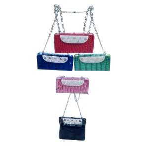 Coque croco ornée de strass avec sangle en chaîne