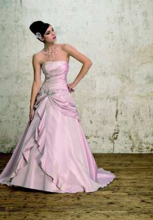 LOT DE 500 ROBES DE MARIEE GRANDES MARQUES  PRIX 1