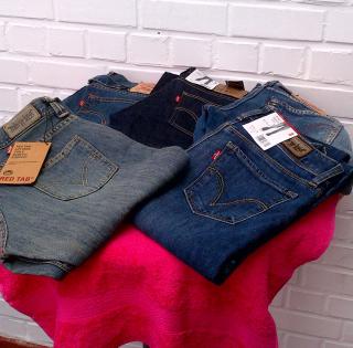 LOT JEAN'S "LEVI'S" SUR  WWW.TEXMARK.FR