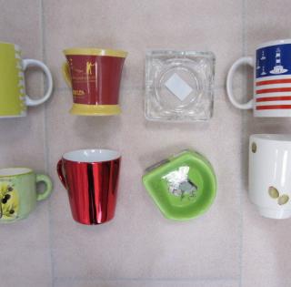 Lot tasses à déjeuner et cendriers