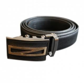 Ceinture noire en cuir avec boucle fantaisie