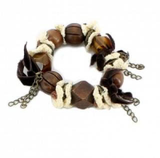 Bracelet tendance avec des perles en bois