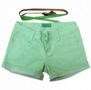 Short vert d’eau en jeans avec ceinture