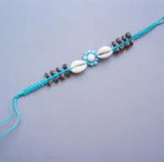 BRACELETS EN MACRAME