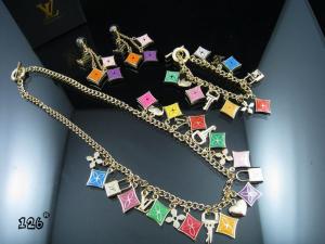 Bijoux pour les femmes - colliers, bracelets, boucles d'oreilles et autres